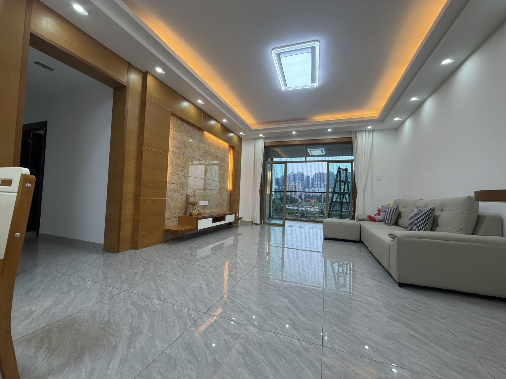 美景一期三单元9栋208房  69.8万